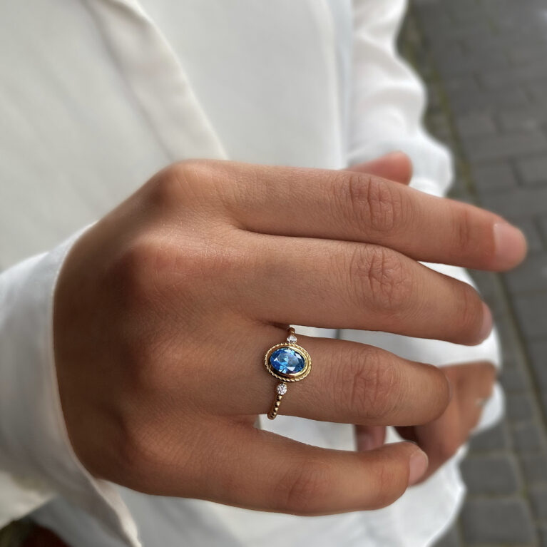 Yeni Blue.