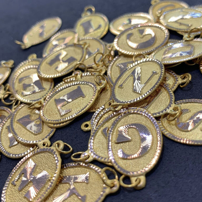 Buchstaben Anhänger